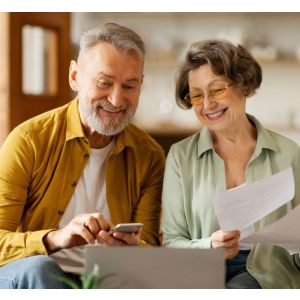 How much does HVAC cost - Elderly people looking at their bill online and on paper