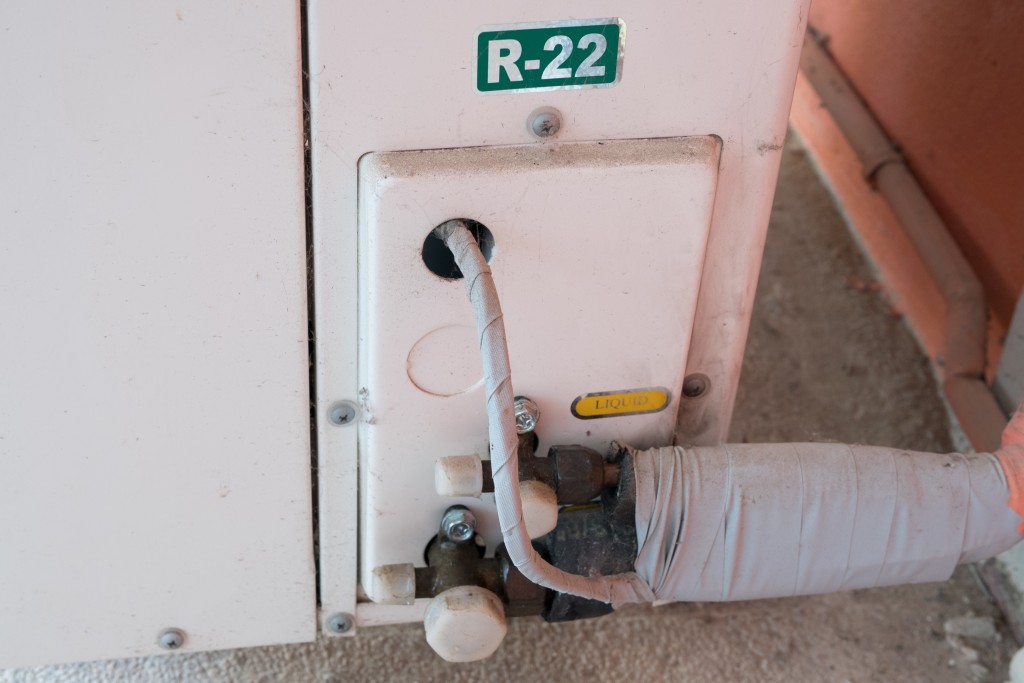 Air conditioner refrigerant access ports
